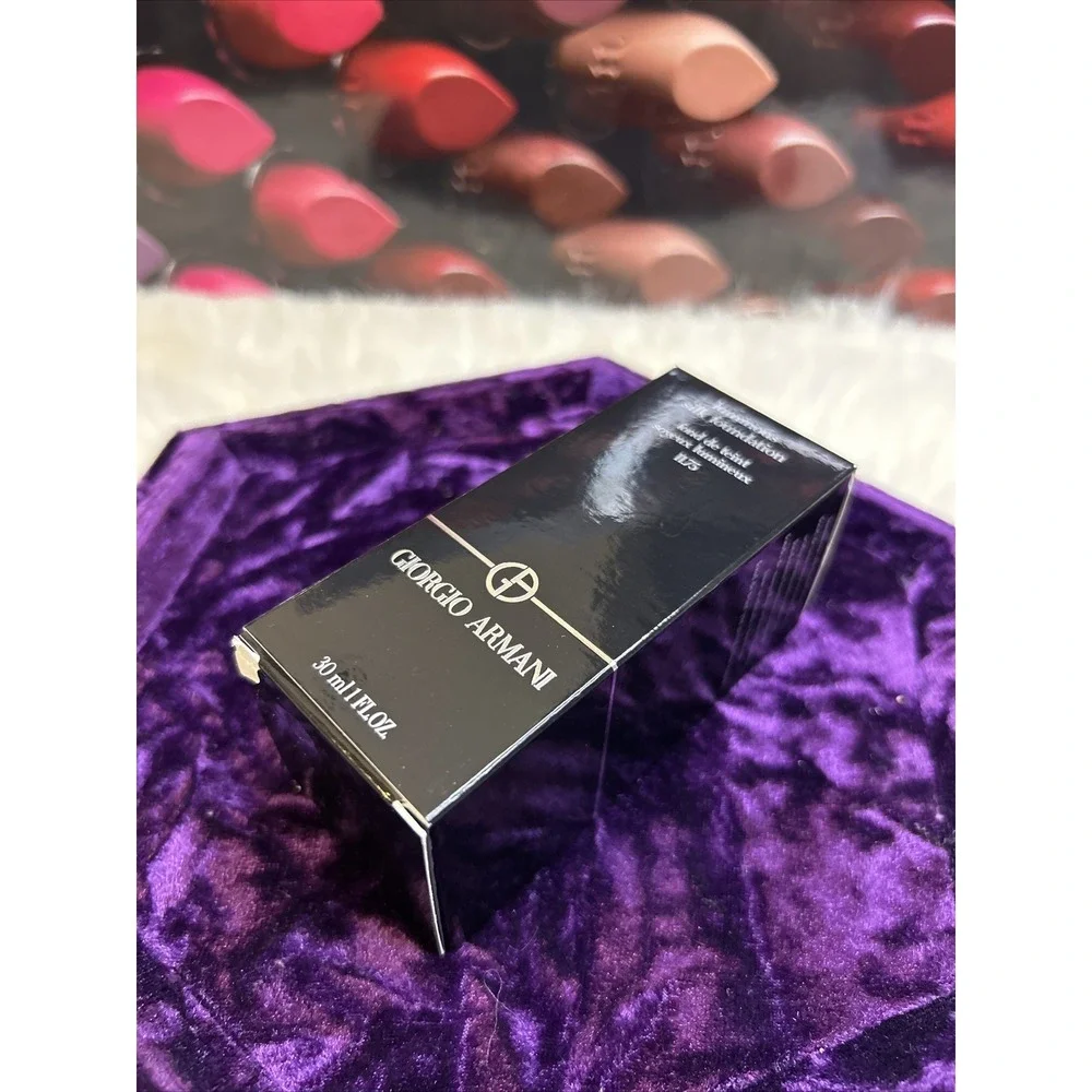 Giorgio Armani Luminous Silk Foundation  1oz/30ml New With Box —11.75‎ Shade